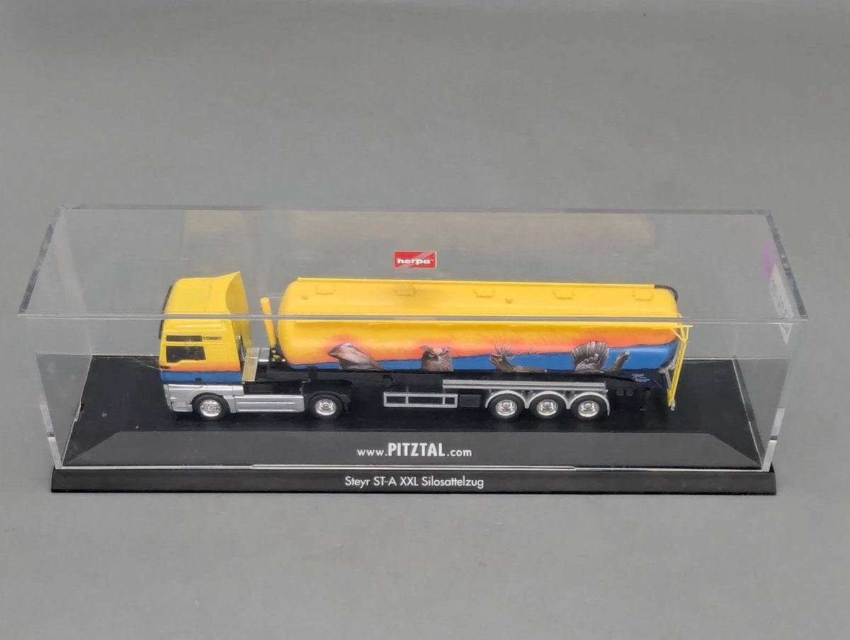 Lkw Modell 1:87 Herpa Steyr ST-A XXL Silosattelzug Pitztal mit Vitrine
