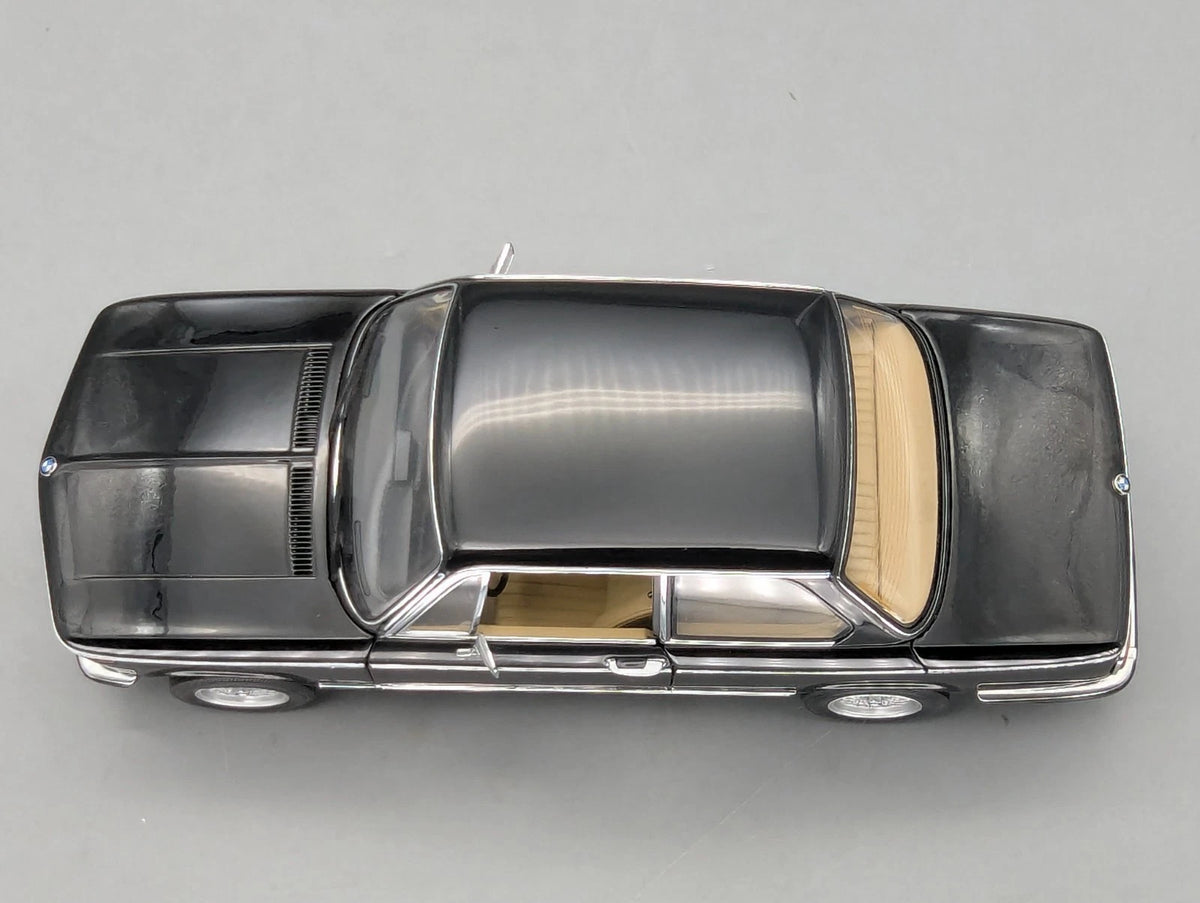 Modellautos 1:18 AUTOart Millenium 70503 BMW 2002 L Black mit OVP