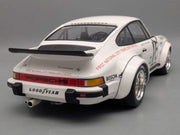 Modellautos 1:12 Minichamps Porsche 934 RSR Turbo WINNER 76 #16. Follmer Vitrine