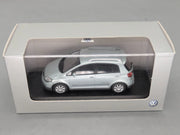 Modellautos 1:43 Minichamps Volkswagen VW Cross Golf Iceblue Metallic Dealer OVP