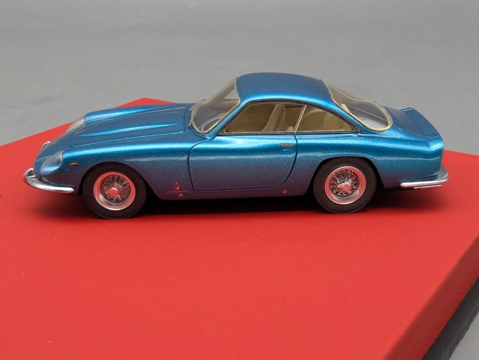 Modellautos 1:43 BBR  Ferrari 250 GT Lusso  S/N 4335 GT Set 2-tlg. 1/5 OVP