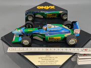 Modellautos 1:24 Onyx 5025 Bentton Ford B194 Australian GP #5 Schumacher Vitrine