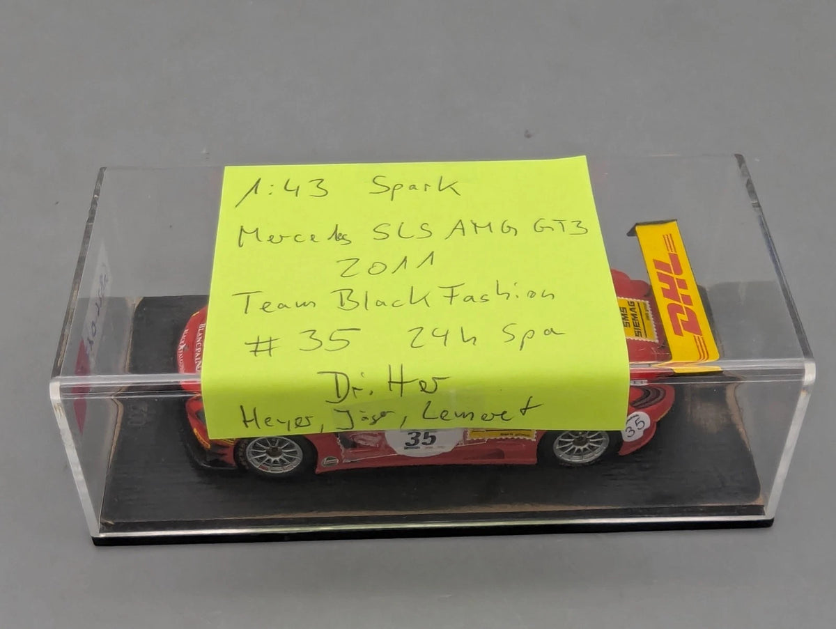 Modellautos 1:43 Spark Mercedes SLS AMG GT3 24h Spa 2011 "Rote Sau" #35 Vitrine
