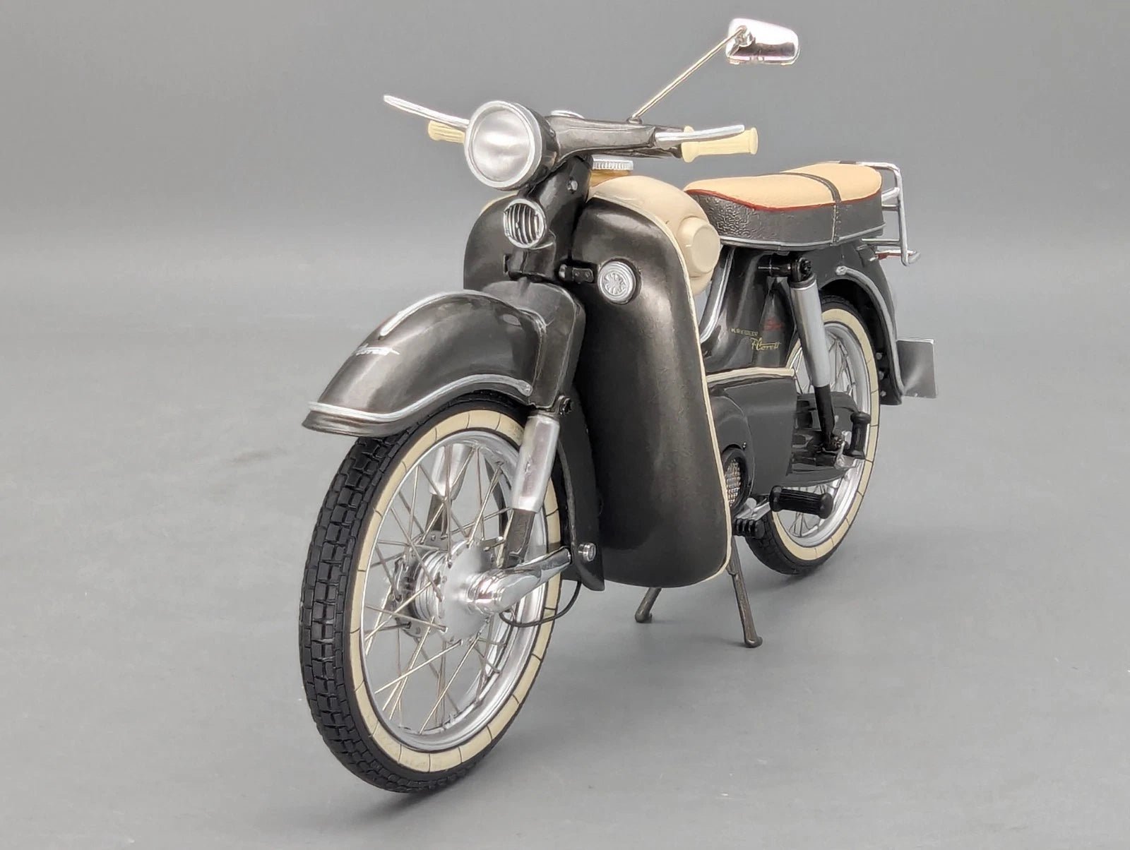 Motorrad Modell 1:10 Schuco Kreidler Florett Super mit Beinschild Grau mit OVP