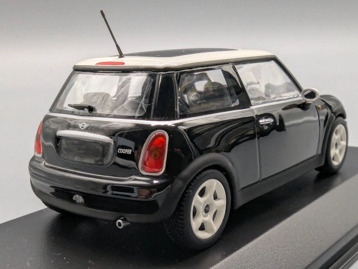 Modellautos 1:43 Minichamps Mini Cooper 2001 Black mit Haube zum Öffnen mit OVP