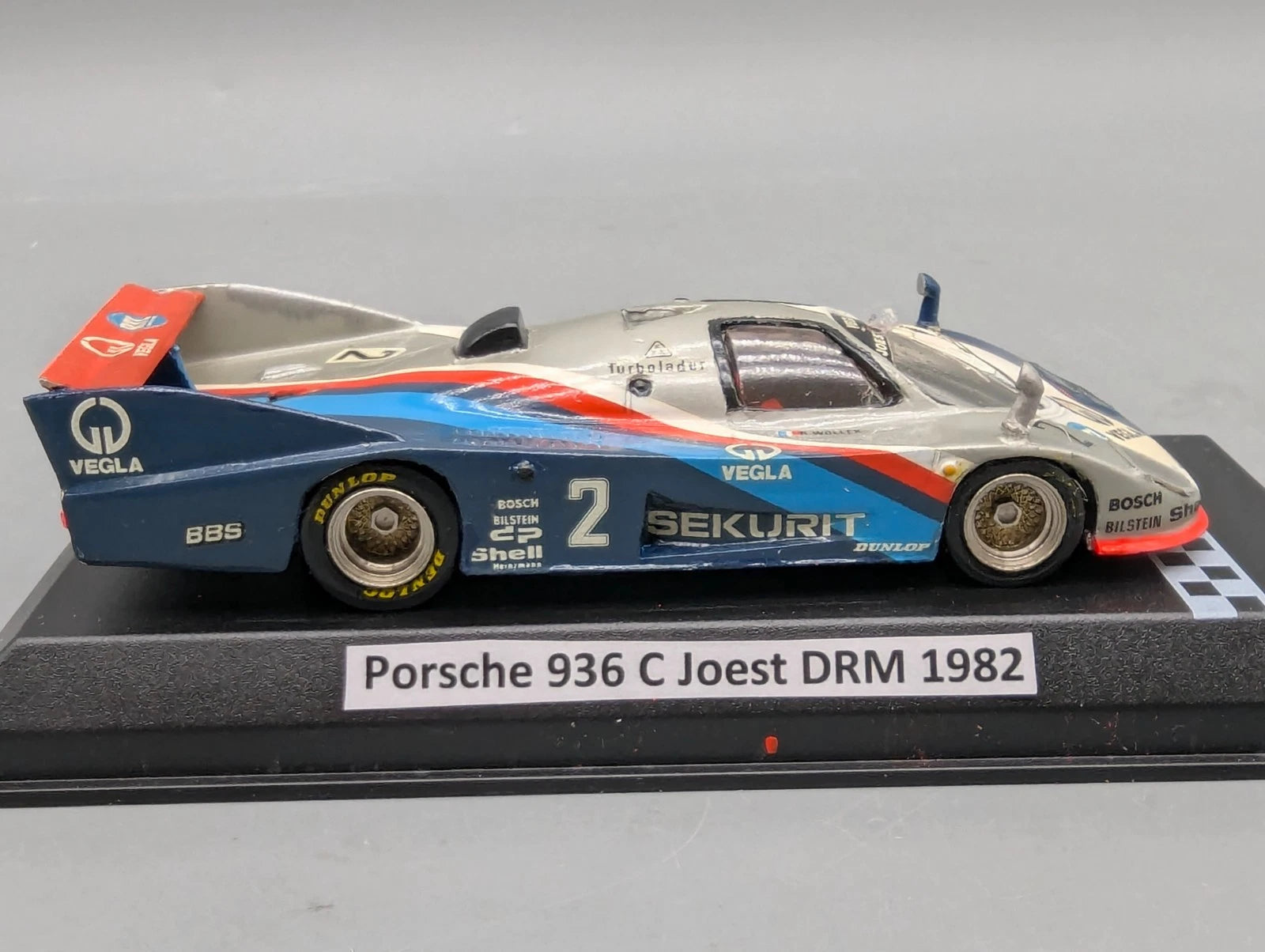 Modellautos 1:43 Mini Racing Porsche 936 C Team Joest WINNER DRM 1982 #2 Vitrine