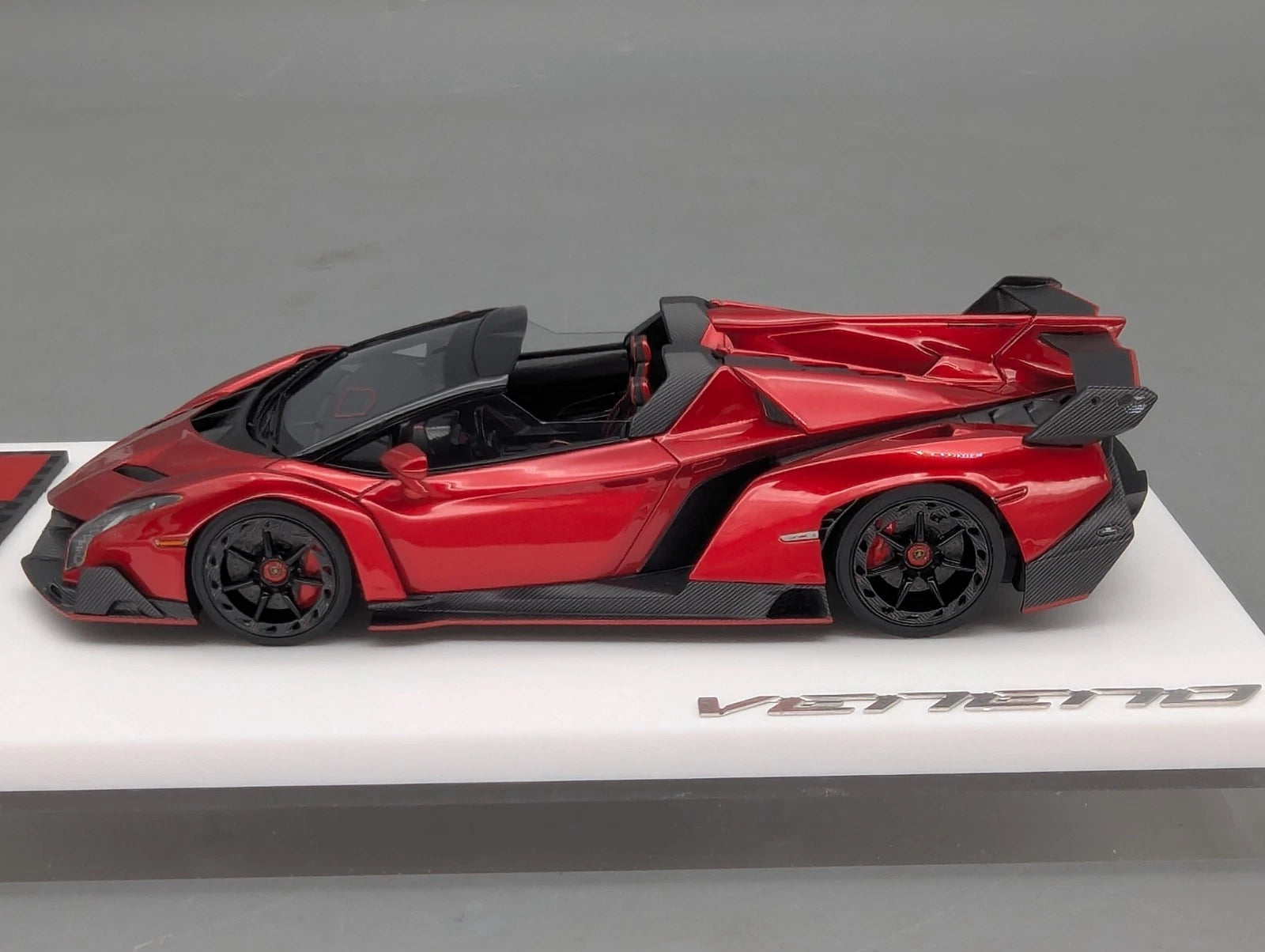 Eidolon Make Up 1:43 Lamborghini Veneno Roadster 2015 Rosso Veneno mit OVP