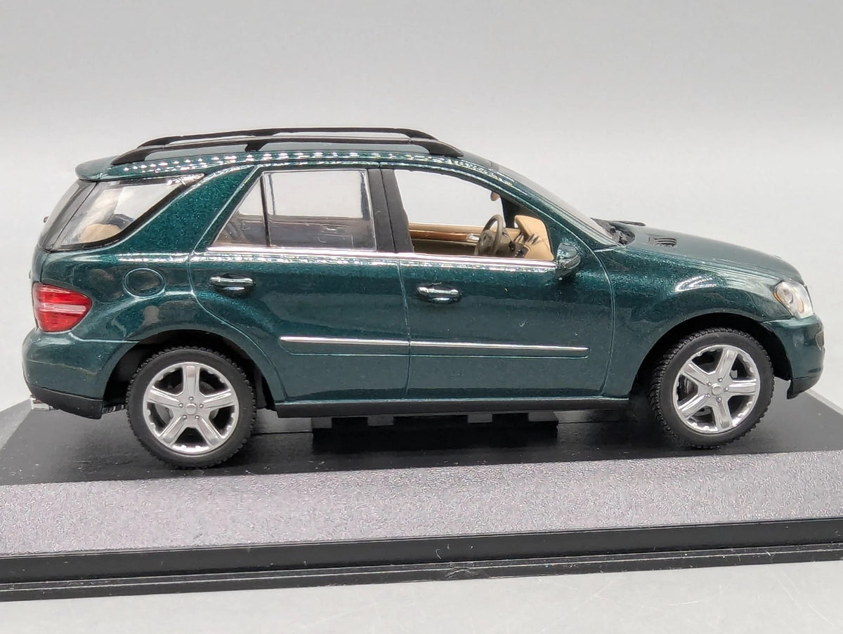 Modellautos 1:43 Minichamps Mercedes Benz M Klasse ML 500 W164 2005 Grün mit OVP
