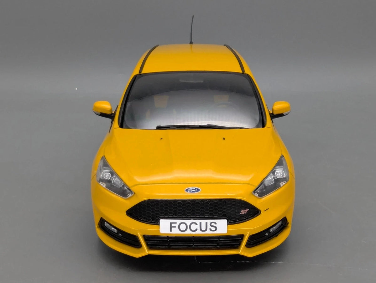Modellautos 1:18 MCG Modelcar Group 18464 Ford Focus ST Estate Gelb mit Vitrine