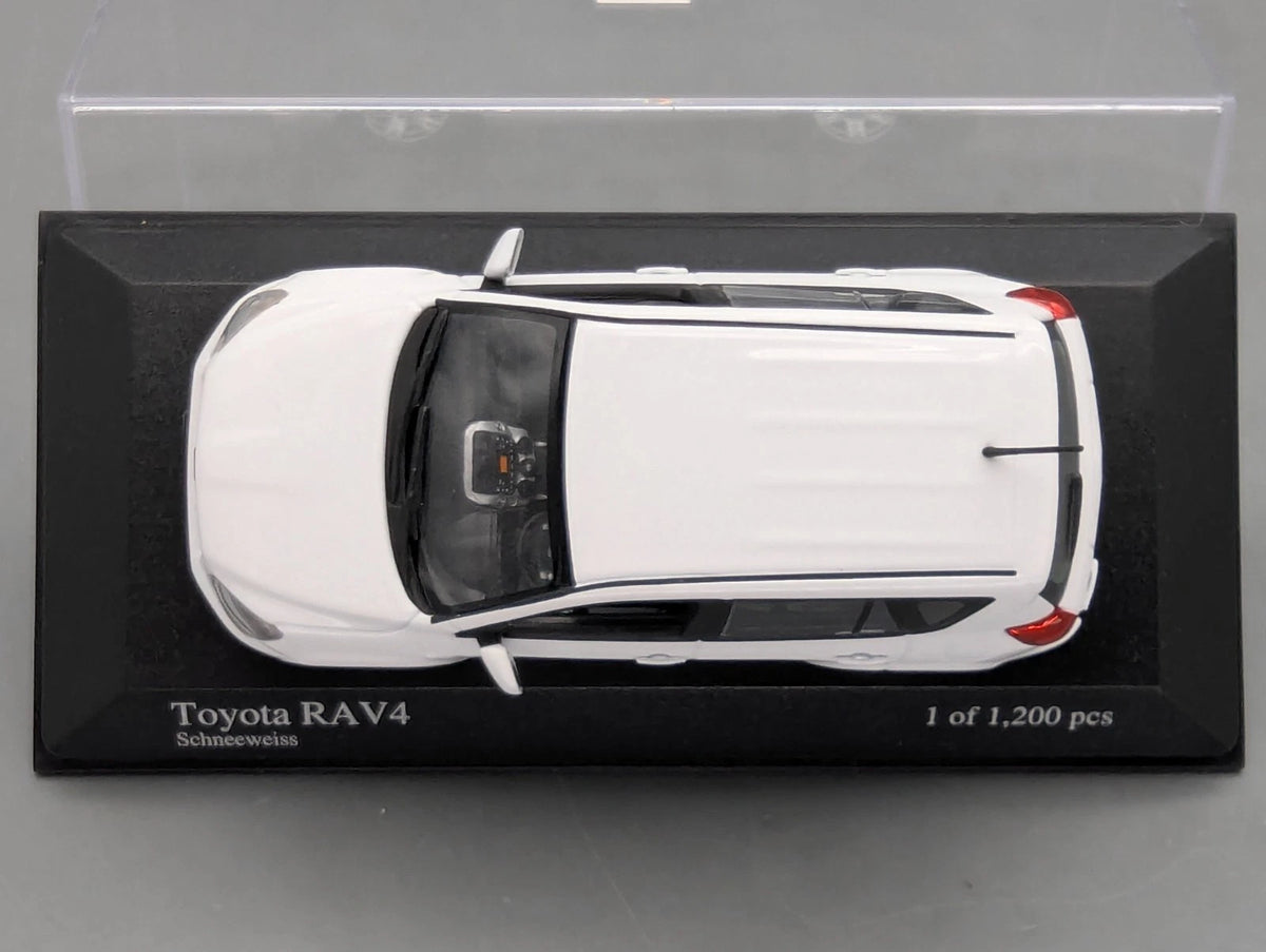 Modellautos 1:43 Minichamps Toyota RAV4 2006 White Schneeweiß mit OVP