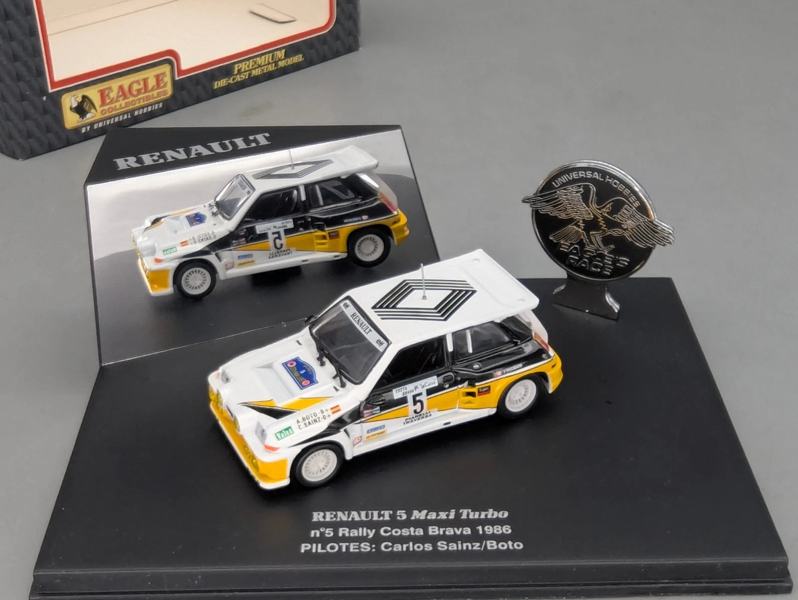 Modellautos 1:43 Universal Hobbies Renault Maxi Turbo 1966 #5 Sainz Boto Vitrine