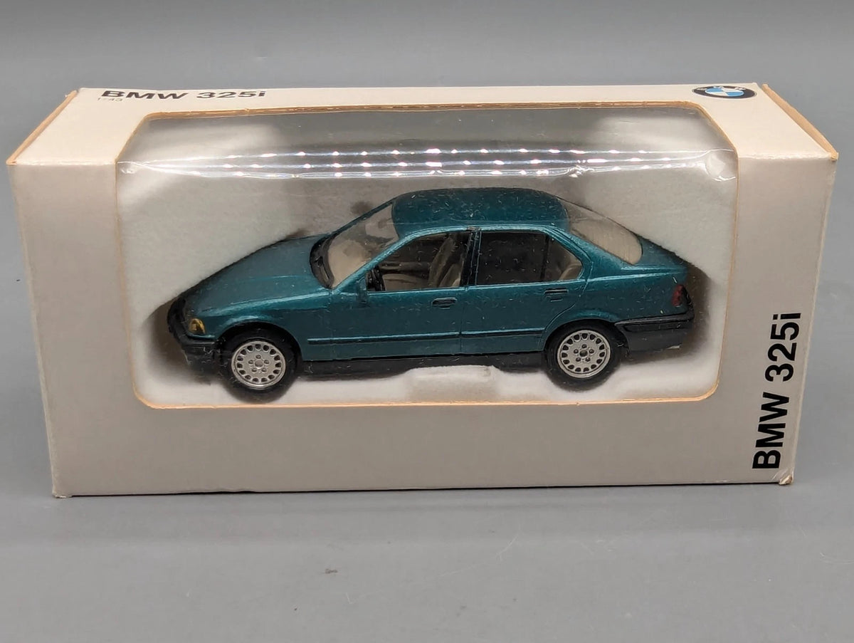 Modellautos 1:43 Solido BMW 325i mit Dealer OVP
