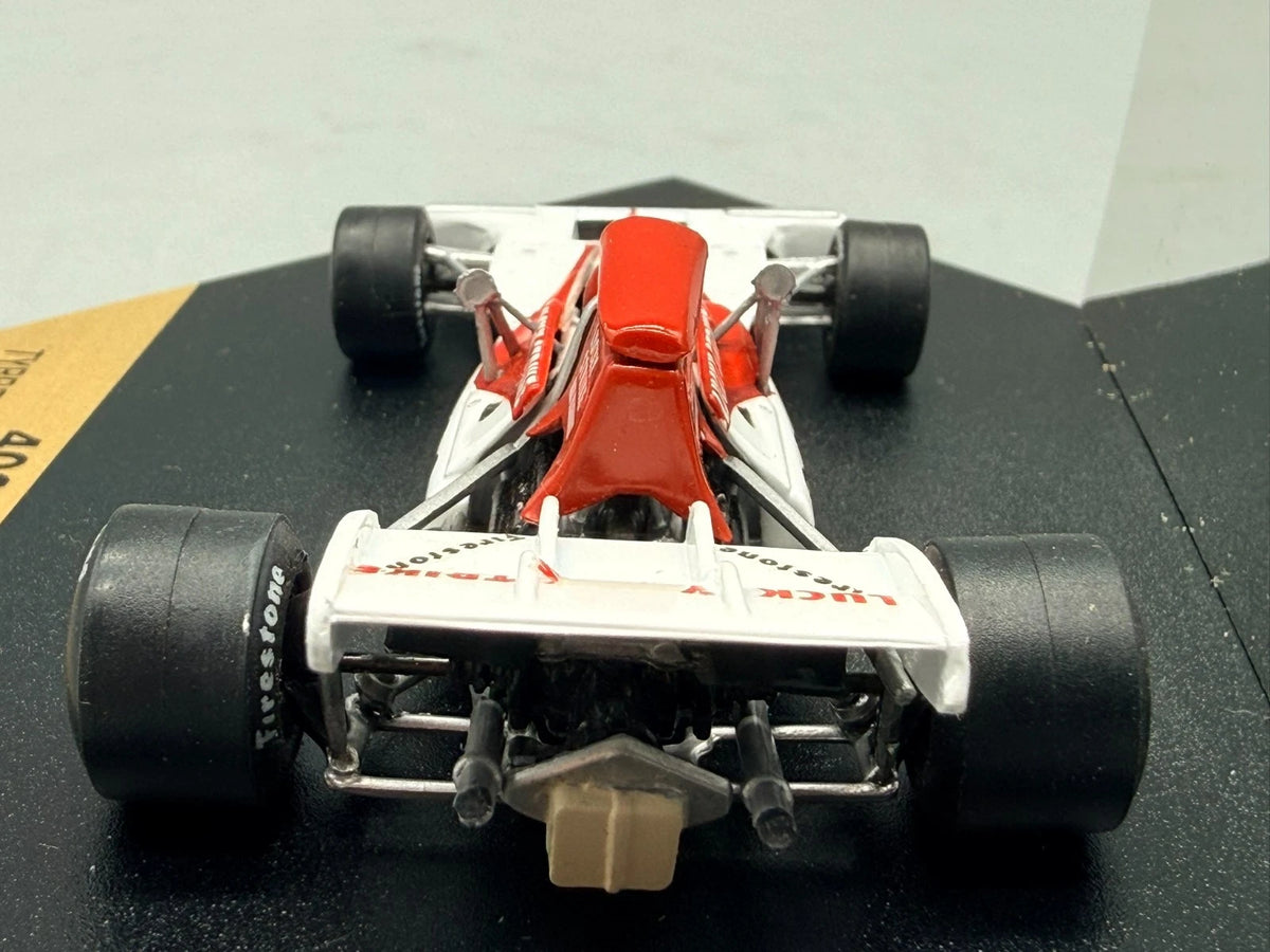 Modellautos 1:43 Quartzo Tyrrell 004 Eddie Keizan GP 1973 #26 + Vitrine
