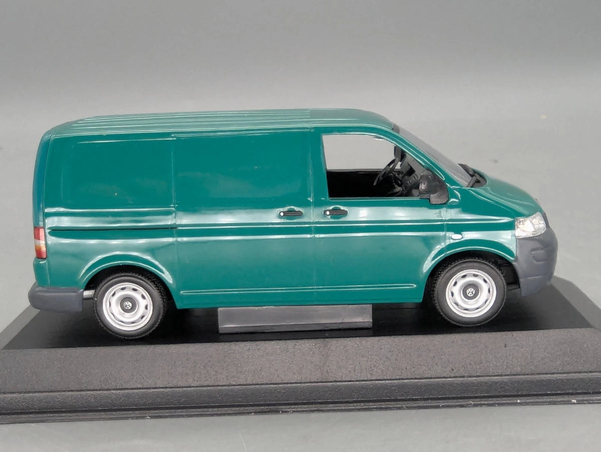 Modellautos 1:43 Minichamps VW T5 California Friesen Grün mit Dealer OVP