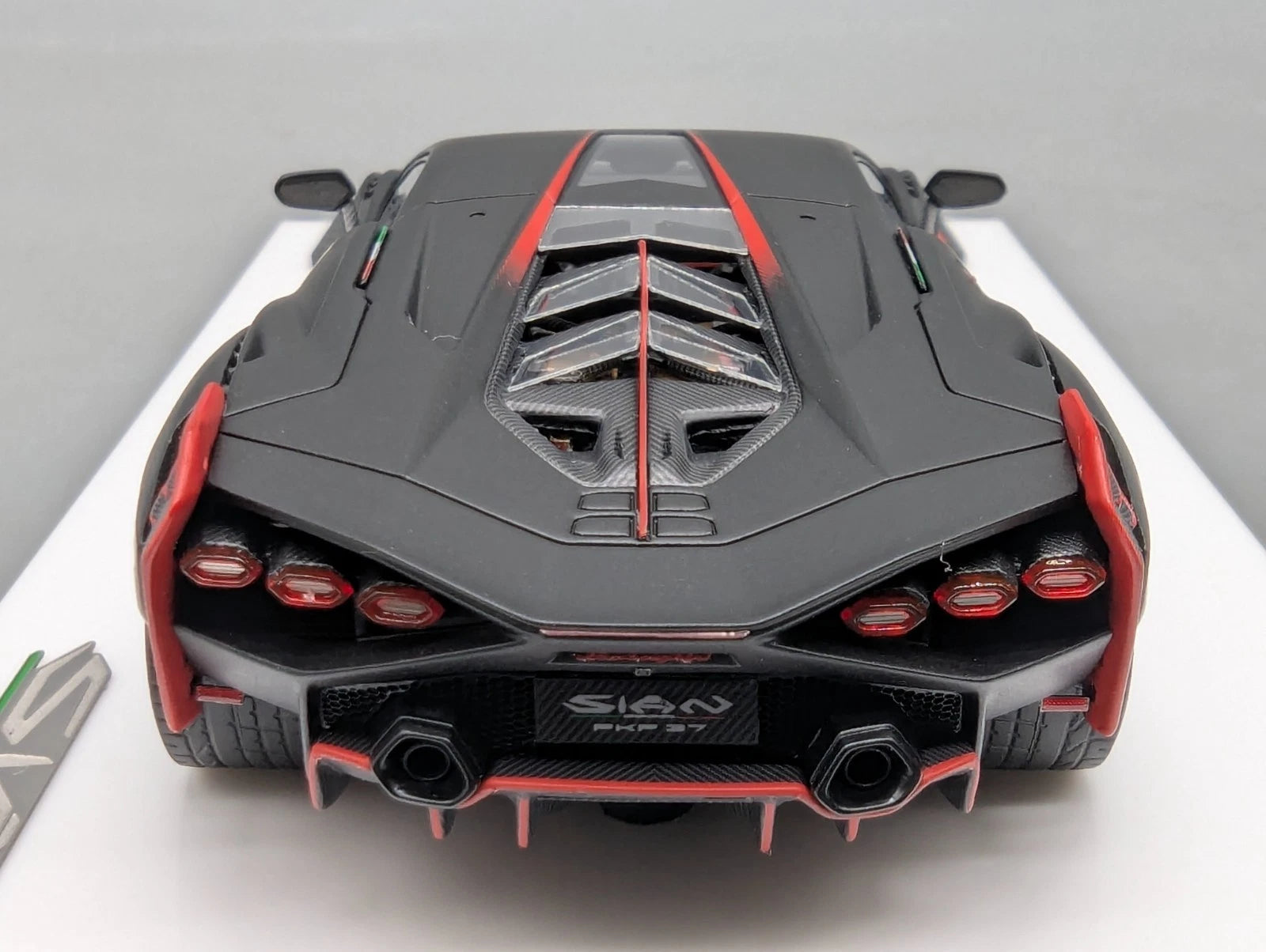 Eidolon Make Up 1:43 Lamborghini Sian FKP 37 with Stripe 2019 Nero 60/60 mit OVP