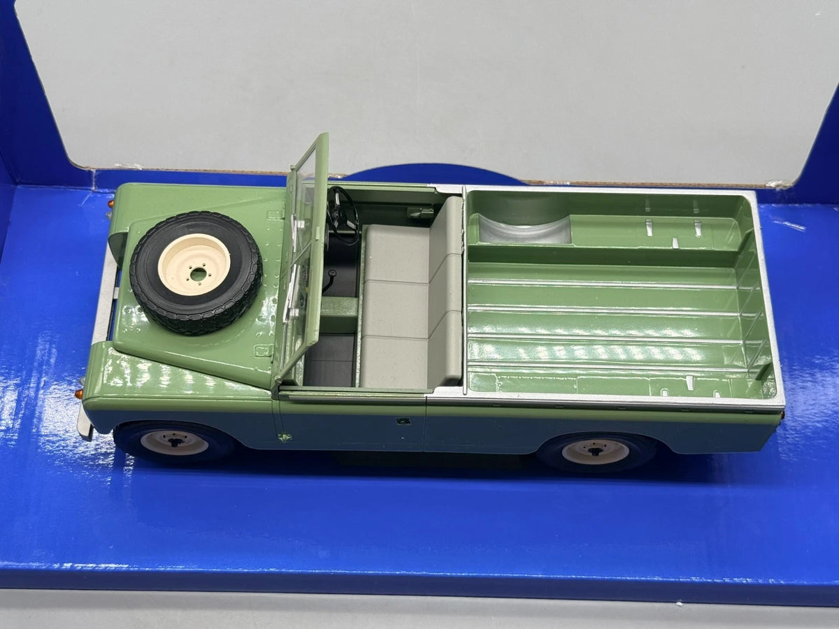 Modellautos 1:18 MCG Modelcar Group 18093 Land Rover 109 Pick up Series II OVP