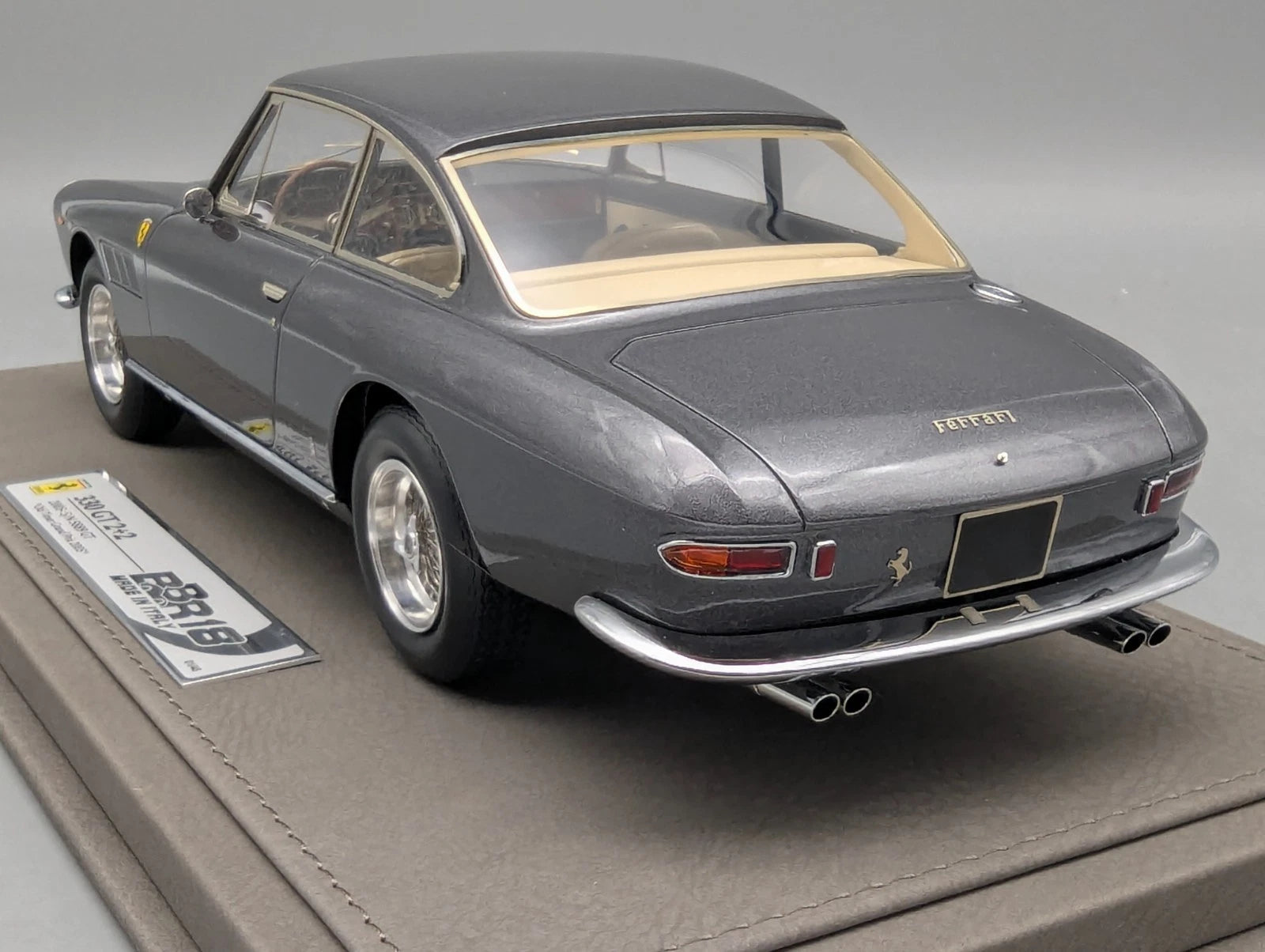 Modellautos 1:18 BBR Ferrari 330 GT 2+2 Limitiert 1/48 Lederplatte Vitrine OVP