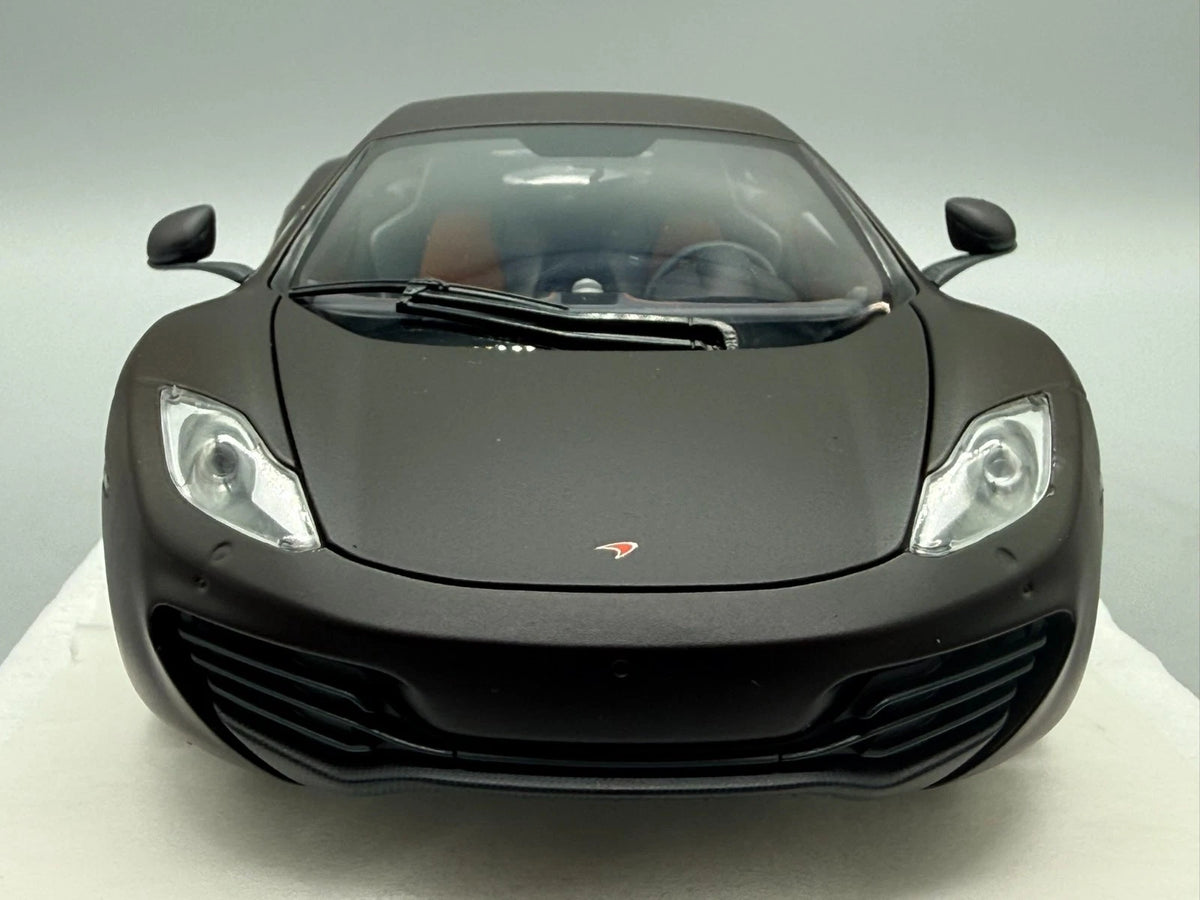 Modellautos 1:18 Minichamps McLaren MP4-12C mit OVP