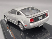 Modellautos 1:43 Ixo Ford Mustang Saleen S281 2005 mit Vitrine