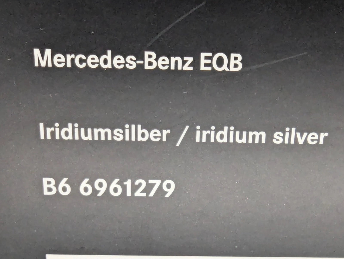 Modellautos 1:18 NZG Mercedes Benz EQB Iridiumsilber mit Dealer OVP