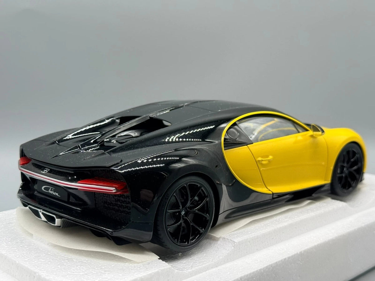 Modellautos 1:18 Autoart Bugatti Chiron mit OVP
