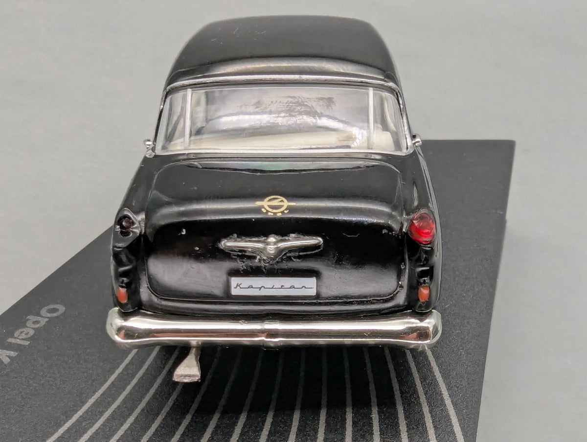Modellautos 1:43 Ixo für Eaglemoss Opel Collection Kapitän '54 mit Vitrine