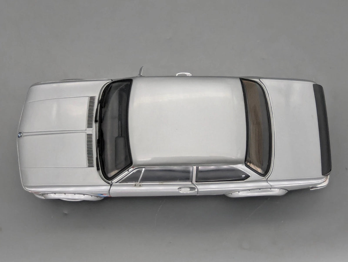 Modellautos 1:18 Kyosho BMW 2002 Turbo Silber mit OVP