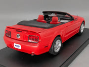 Modellautos 1:18 Autoart 73061 Ford Mustang GT Convertible 2006 Rot mit OVP