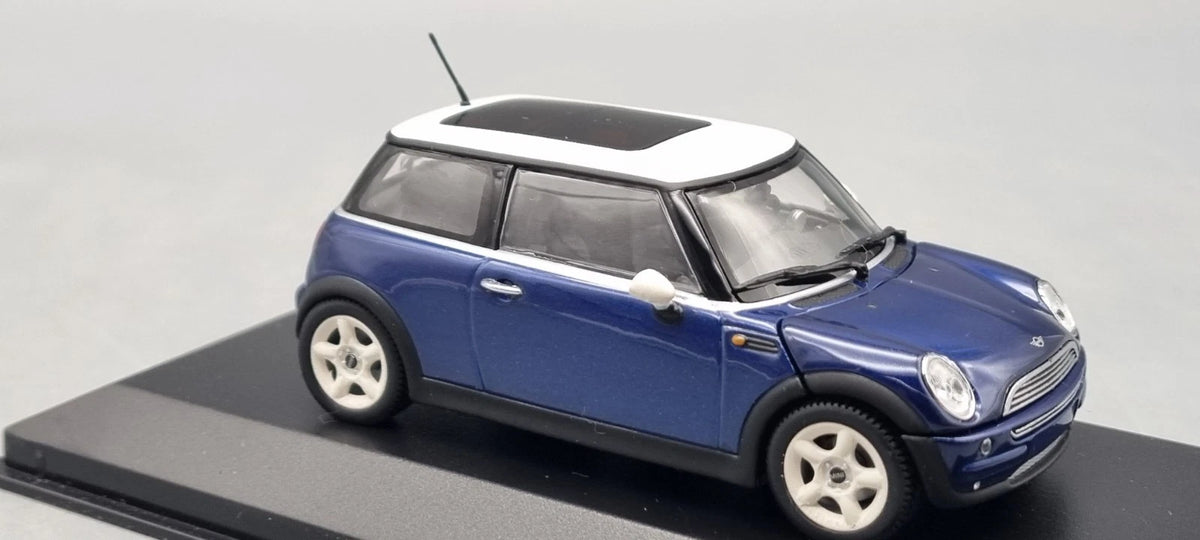 Modellautos 1:43 Minichamps Mini Cooper Indi Blue Ltd 1/2304 Vitrine