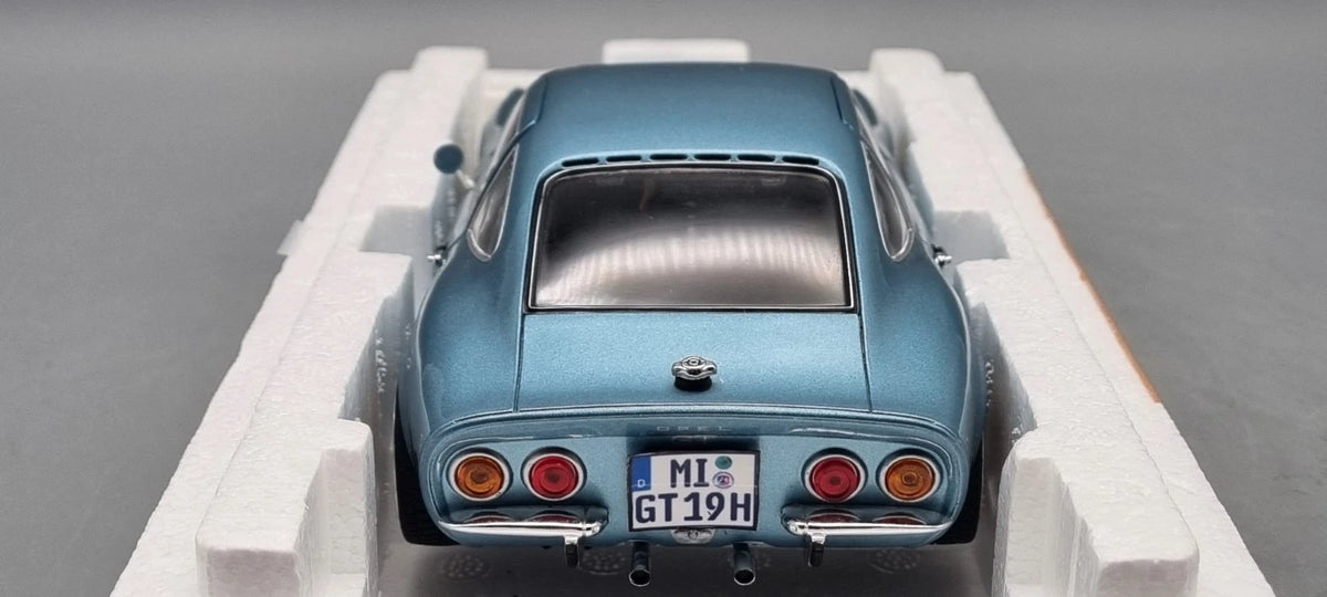 Modellautos 1:18 Minichamps 180 049030 Opel GT blau metallic 1972 Ltd 1/702 OVP