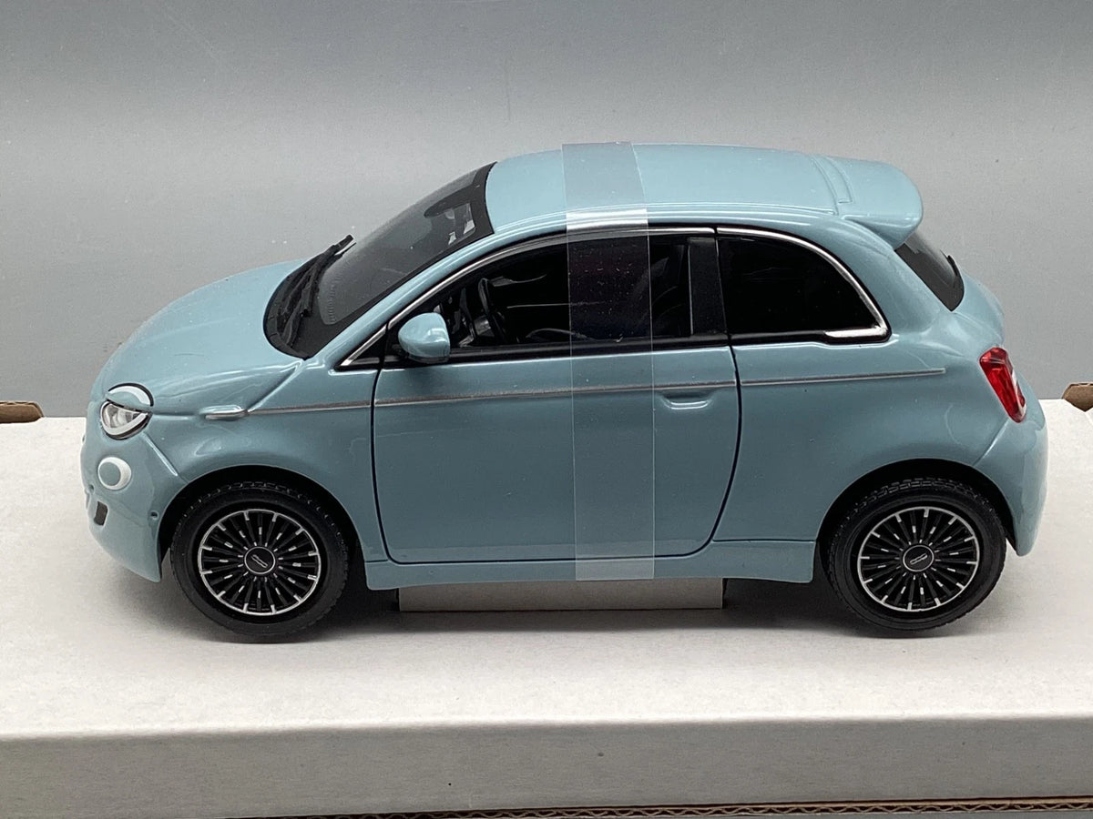 Modellautos 1:24 Bburago Fiat 500e blau 2023 mit OVP