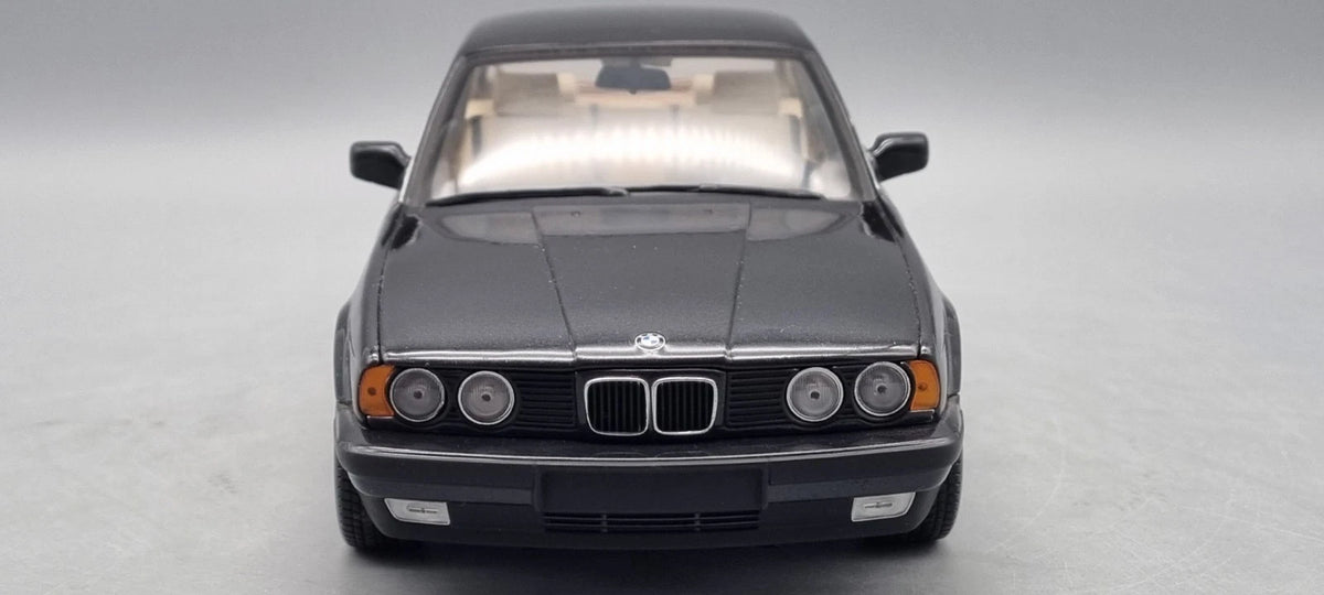 Modellautos 1:18 Minichamps 100 024000 BMW 535i 1988 black OVP