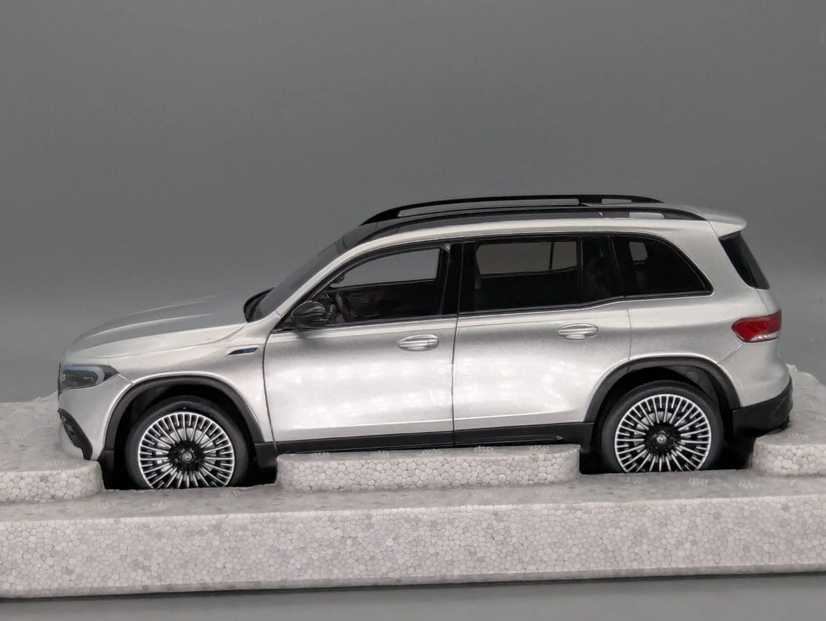Modellautos 1:18 NZG Mercedes Benz EQB Iridiumsilber mit Dealer OVP