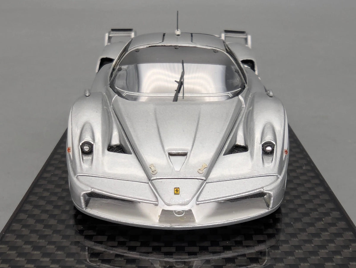 Modellautos 1:43 MR Ferrari FXX mit Open Door Funktion 55/100 Silber mit OVP