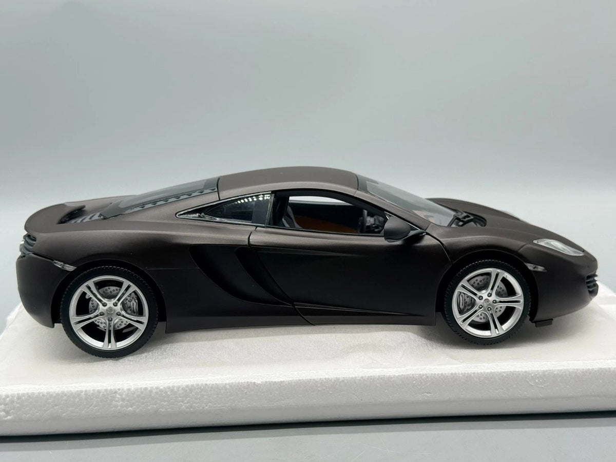 Modellautos 1:18 Minichamps McLaren MP4-12C mit OVP