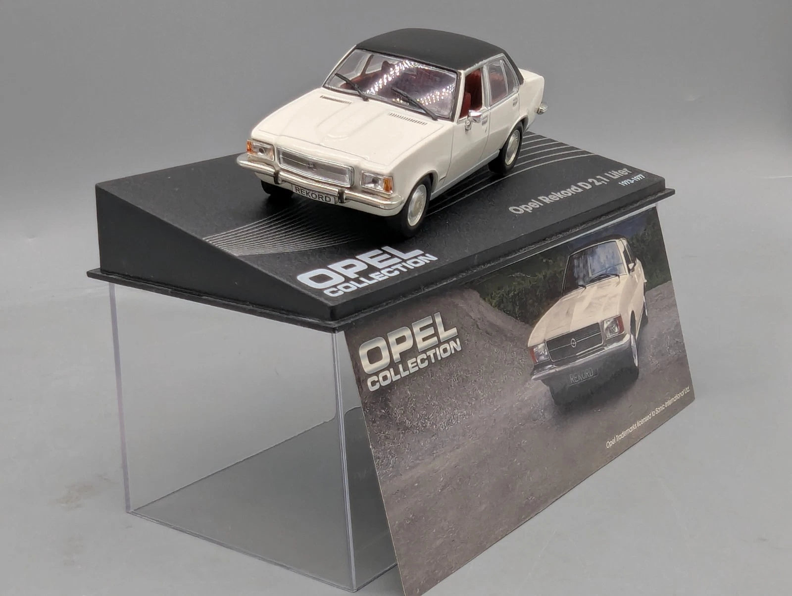 Modellautos 1:43 Ixo für Eaglemoss Opel Collection Rekord D 2,1 Liter Vitrine
