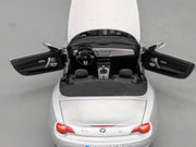 Modellautos 1:18 Kyosho BMW Z4 Cabriolet Silber