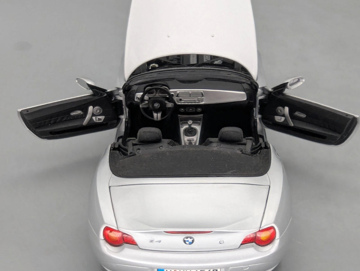 Modellautos 1:18 Kyosho BMW Z4 Cabriolet Silber
