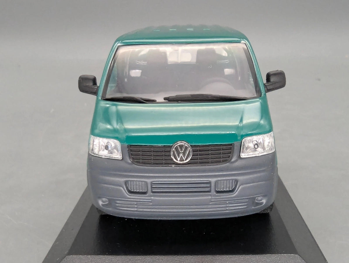 Modellautos 1:43 Minichamps VW T5 California Friesen Grün mit Dealer OVP
