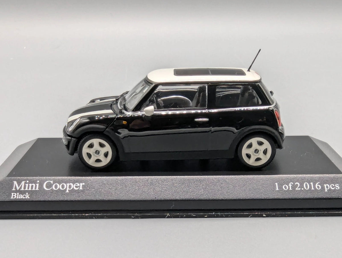 Modellautos 1:43 Minichamps Mini Cooper 2001 Black mit Haube zum Öffnen mit OVP