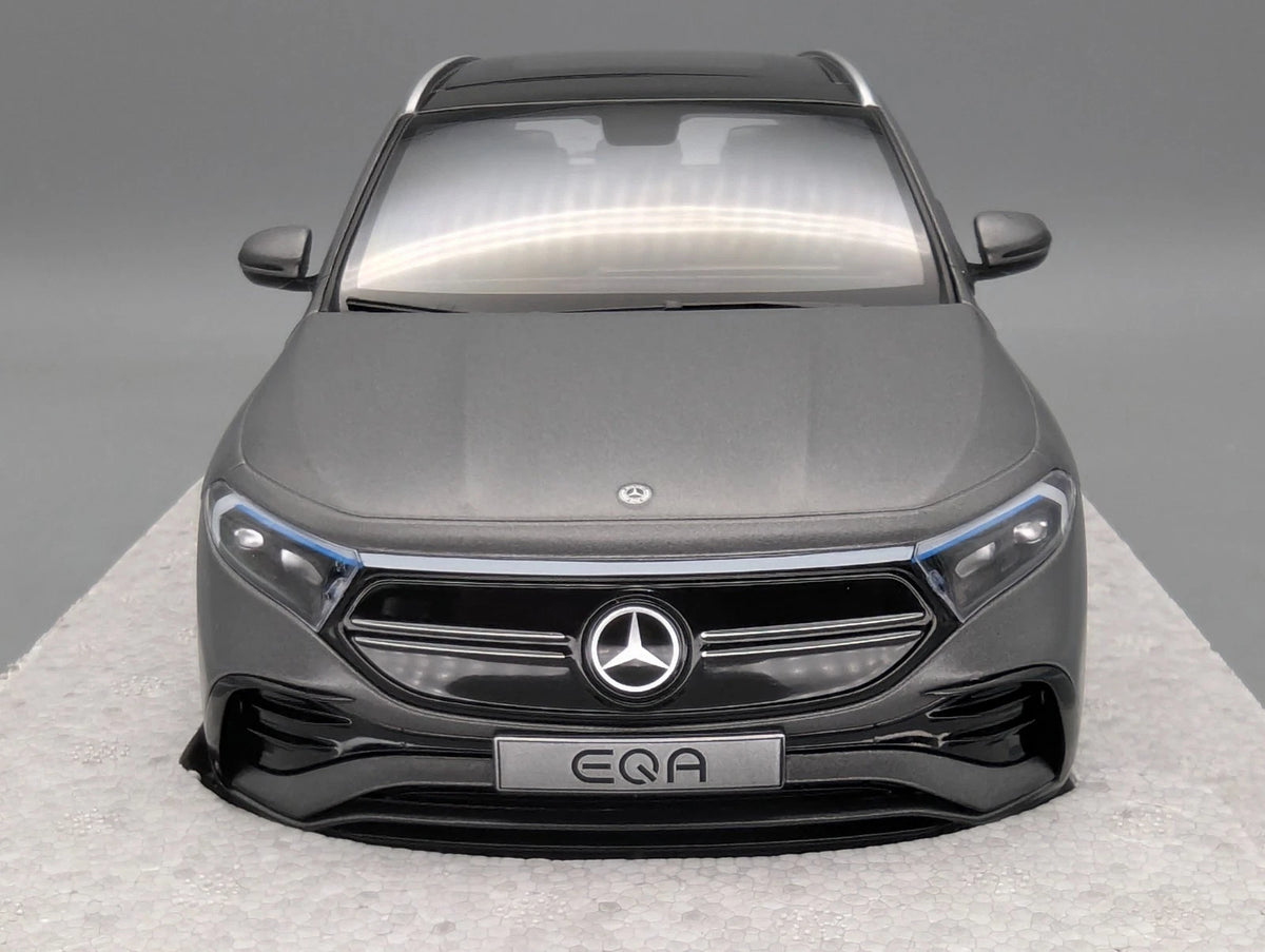 Modellautos 1:18 NZG Mercedes Benz EQA Designo Mountain Grau Magno Dealer OVP