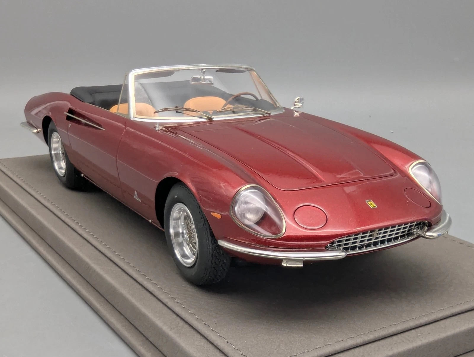 Modellautos 1:18 BBR Ferrari 365 California 2007 Charles Bronson Ltd 01/54 OVP