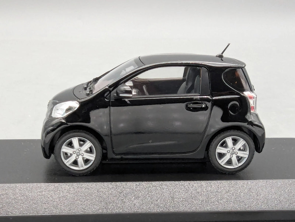Modellautos 1:43 Minichamps Toyota IQ Schwarz mit OVP