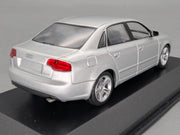 Modellautos 1:43 Minichamps Audi A4 B7 Avus Silber Metallic mit Dealer OVP
