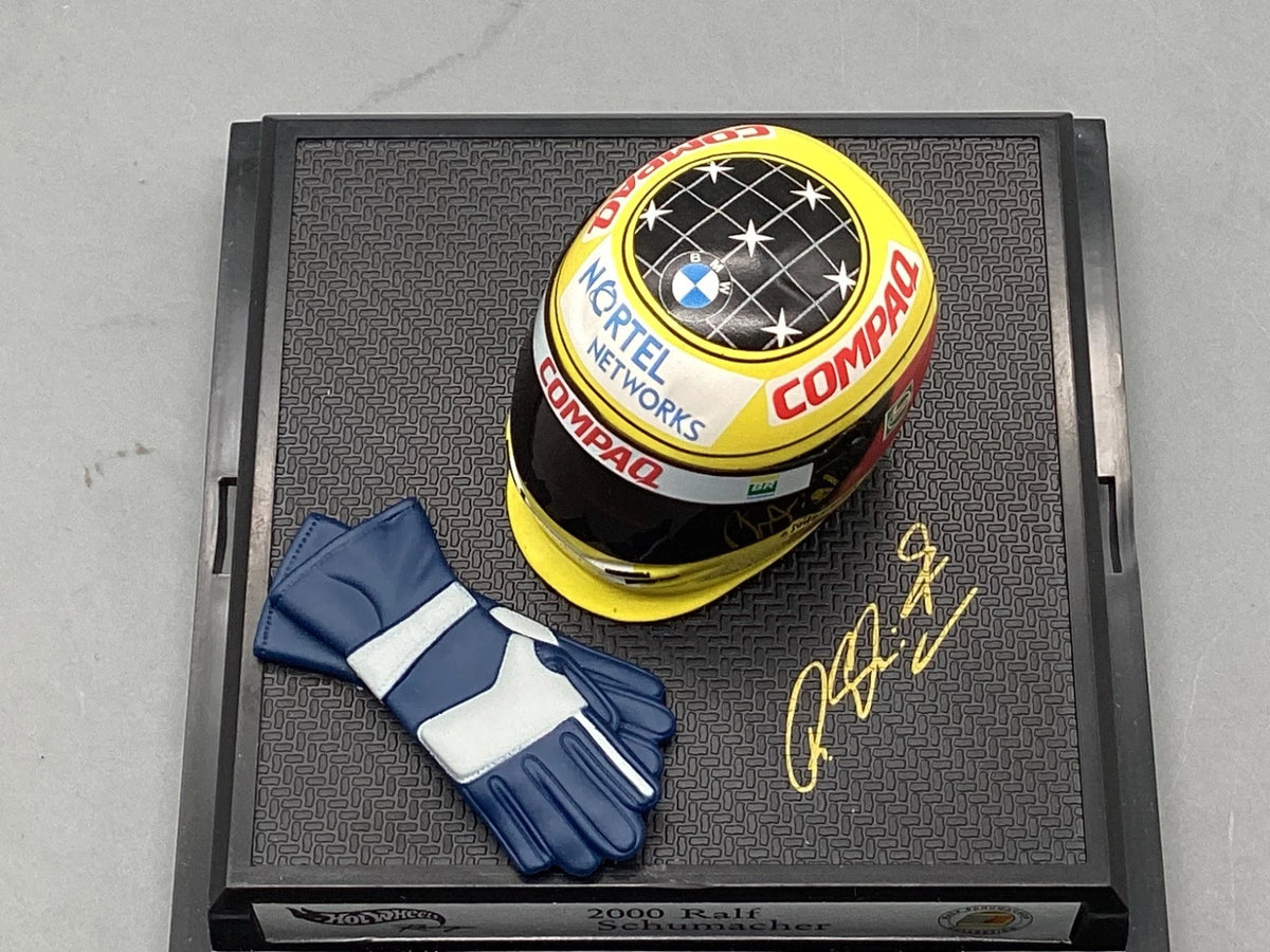 Modellautos 1:8 Hot Wheels Racing Ralf Schumacher 2000 Helm und Handschuhe OVP