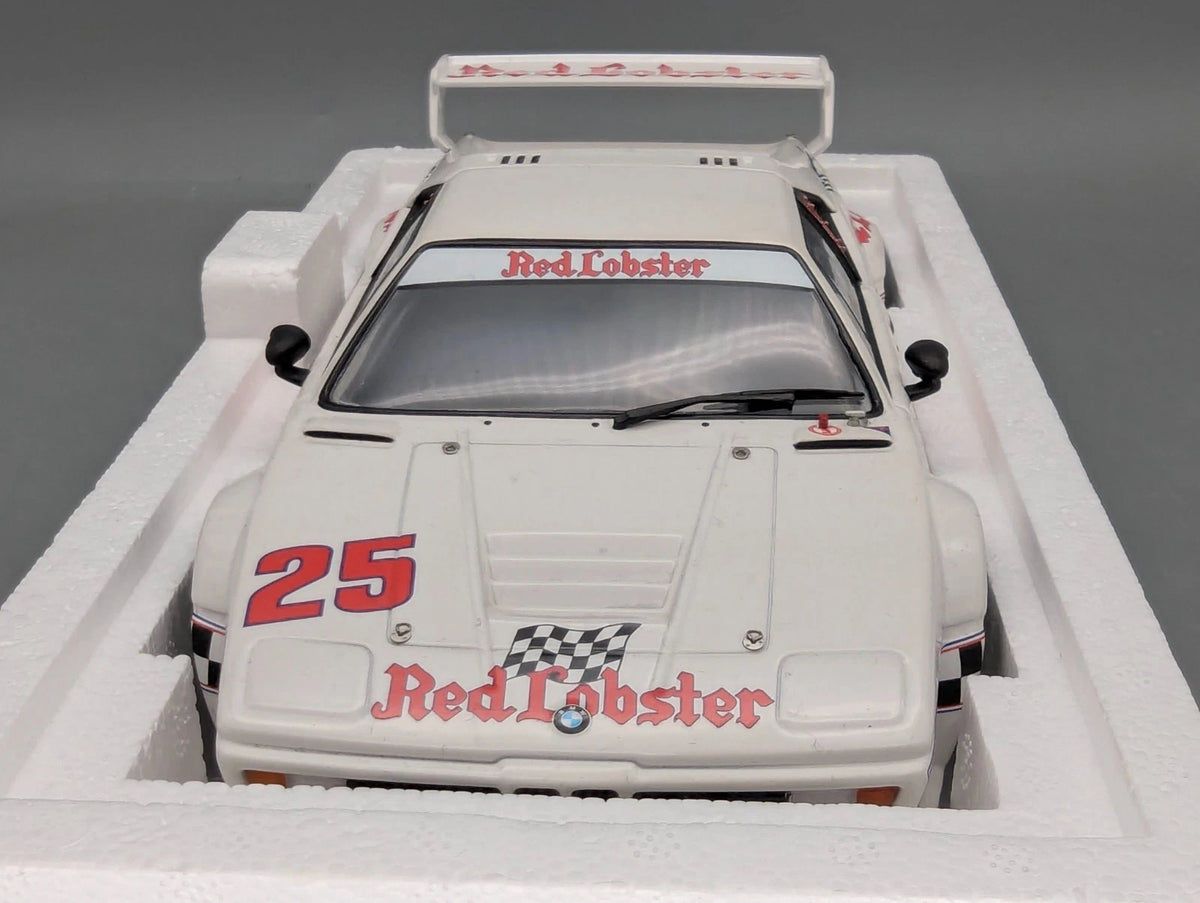 Modellautos 1:18 Minichamps BMW M1 Red Lobster WINNER Riverside 1981 #25 mit OVP