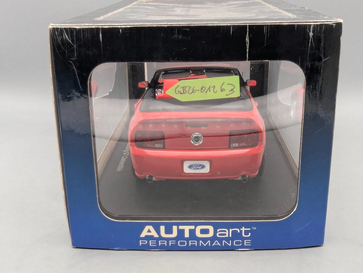 Modellautos 1:18 Autoart 73061 Ford Mustang GT Convertible 2006 Rot mit OVP