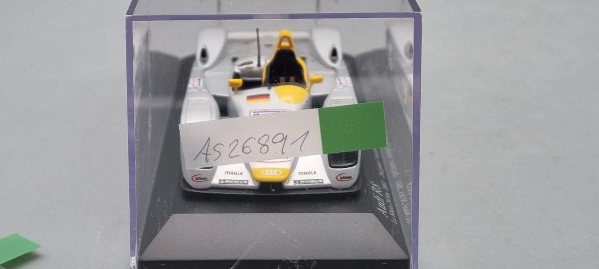 Modellautos 1:43 Minichamps Audi R8 24h Le Mans 2001 #2 1/2400 Vitrine