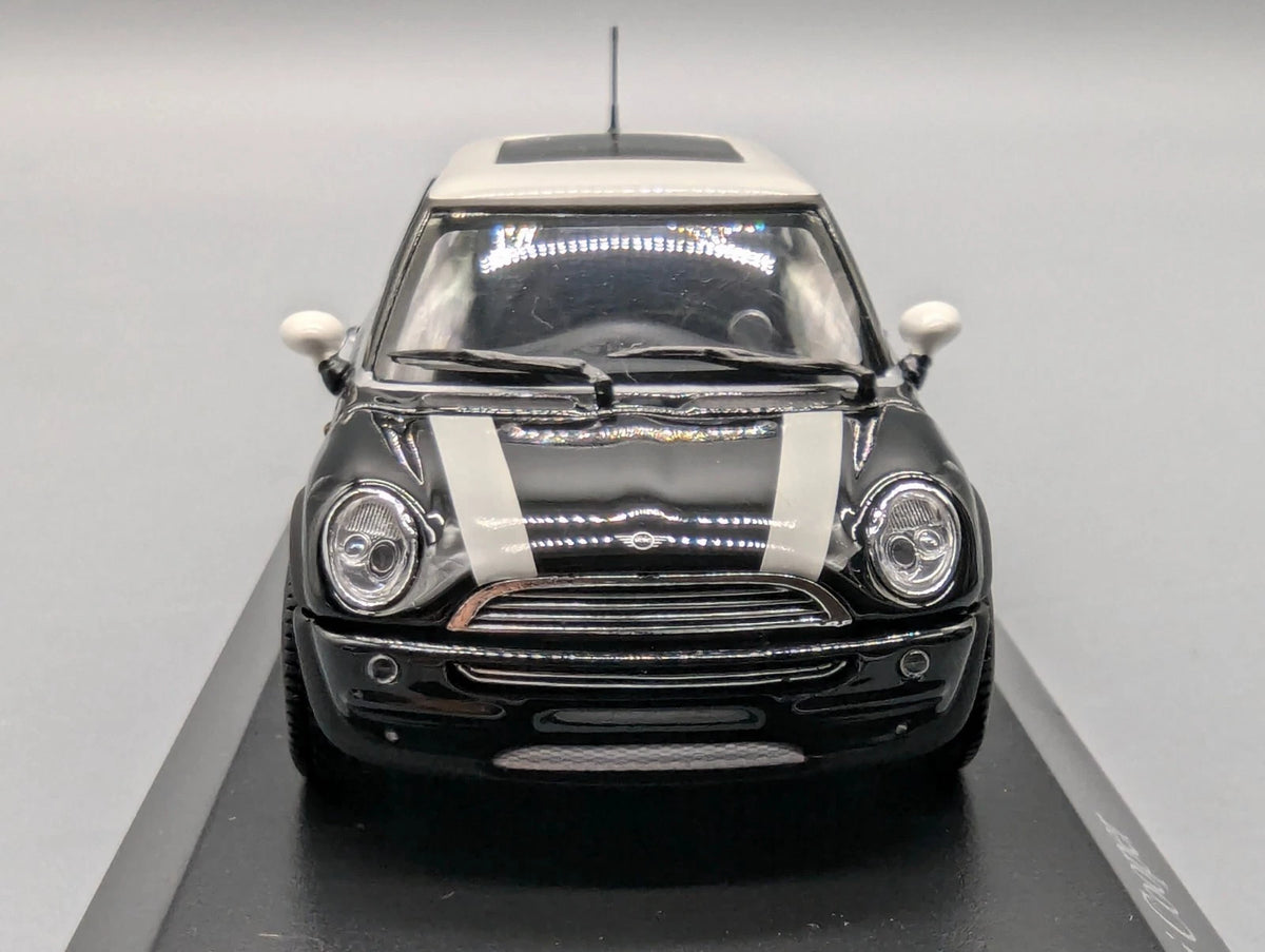 Modellautos 1:43 Minichamps Mini Cooper 2001 Black mit Haube zum Öffnen mit OVP