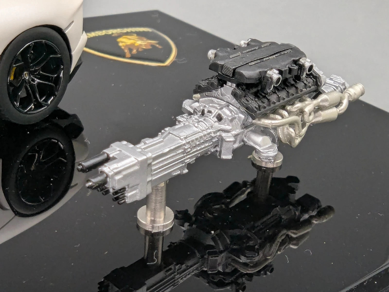 Eidolon Make Up 1:43 Lamborghini Aventador LP700-4 2011 Engine Set White mit OVP
